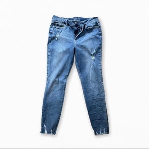 Distressed skinny jeans